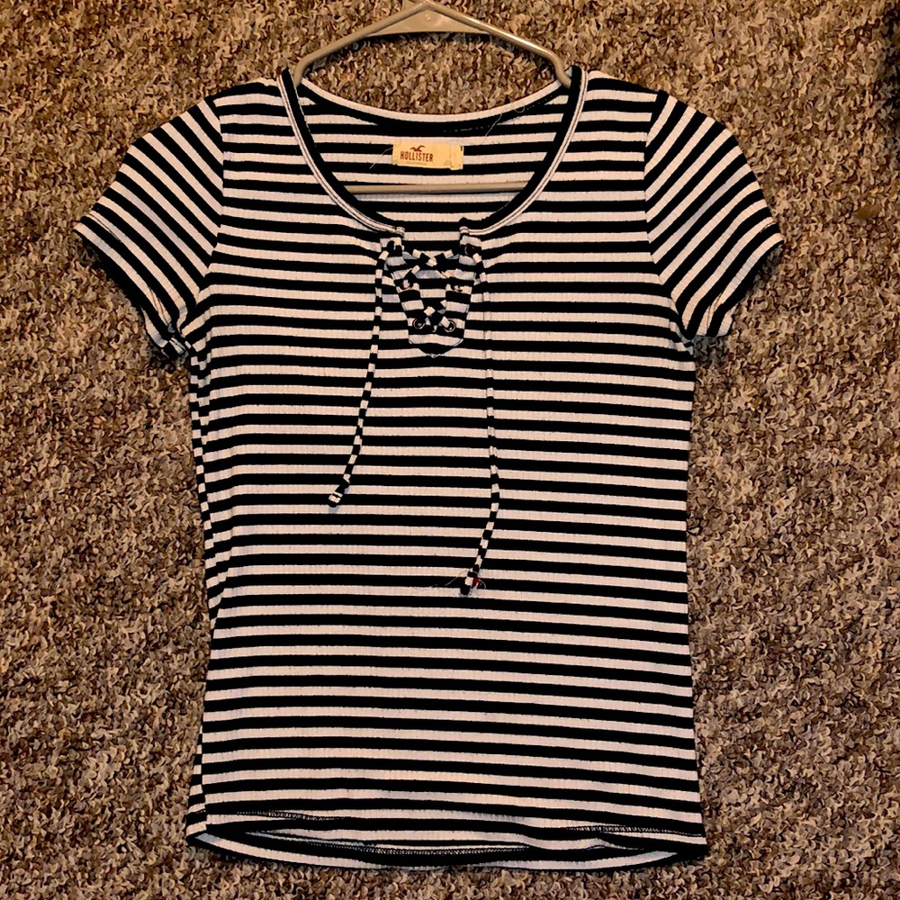 trendy black and white tee from Hollister!